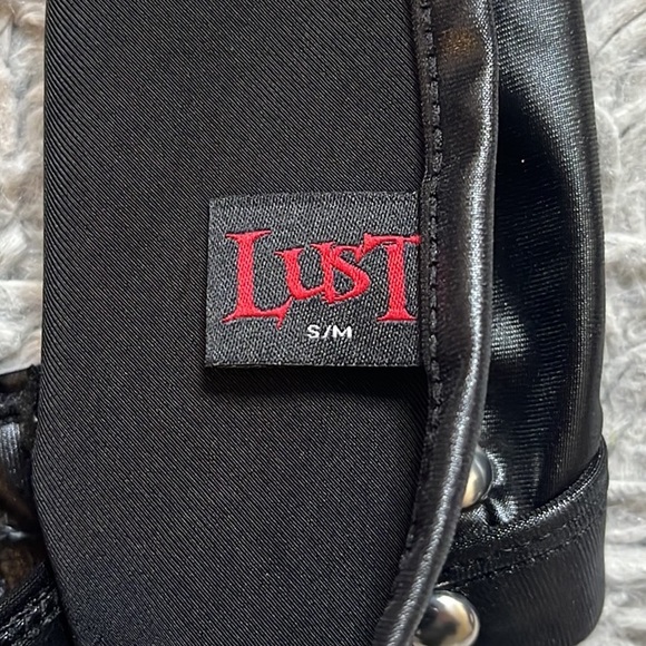 Last chance…Lust Juno Top w/Velcro Choker Neck Faux Leather S M Small Medium - Picture 5 of 6